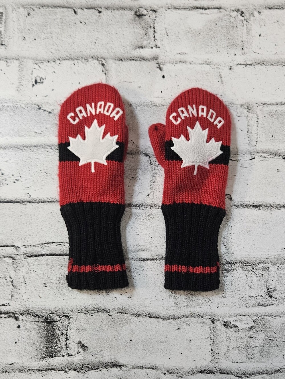 Hudson's Bay Team Canada Olympic Red Black Mittens Adult S M